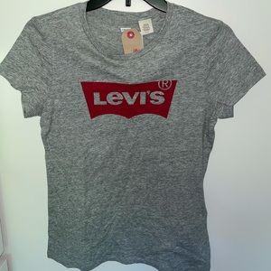 Levi’s logo tee
